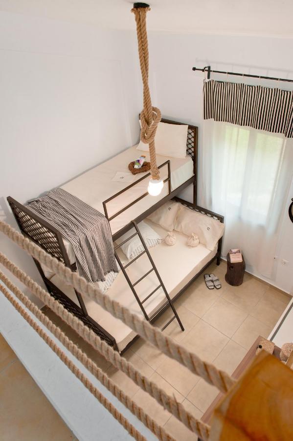 Seathon Seafront Beach Villa In Kalamitsi Екстер'єр фото