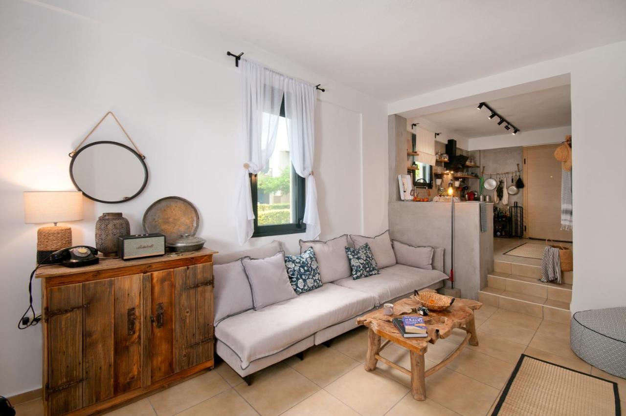 Seathon Seafront Beach Villa In Kalamitsi Екстер'єр фото