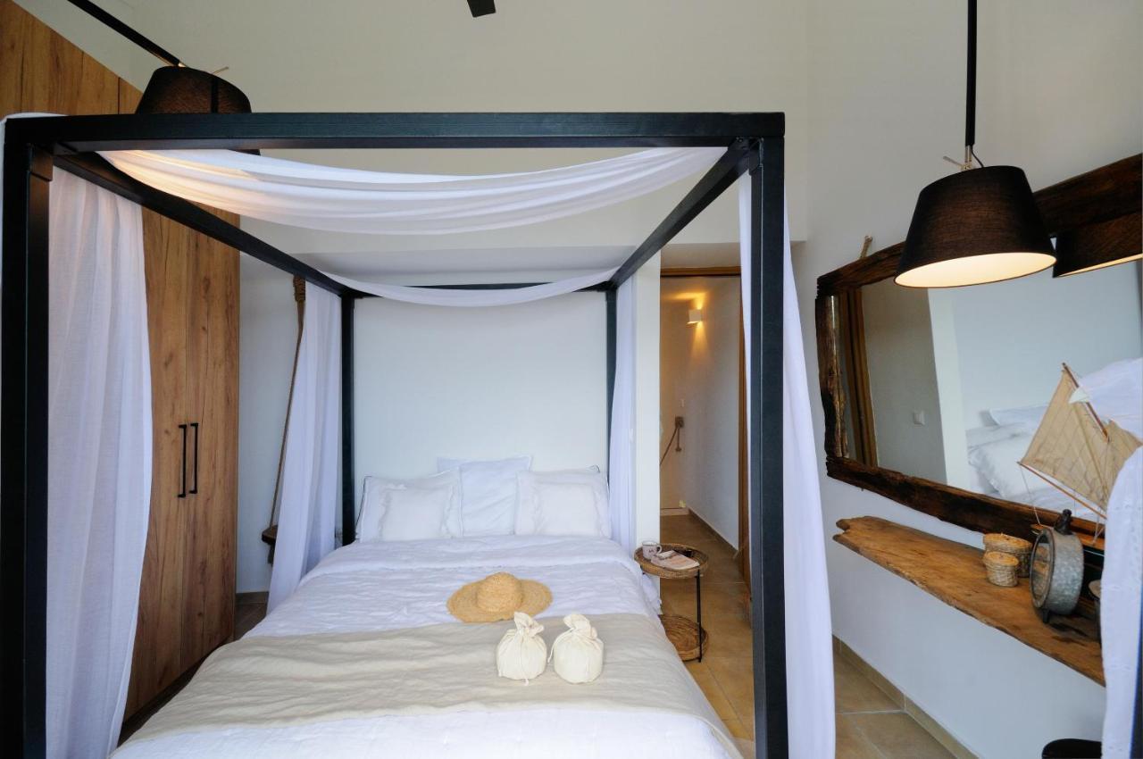 Seathon Seafront Beach Villa In Kalamitsi Екстер'єр фото