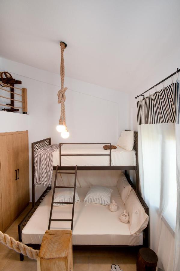 Seathon Seafront Beach Villa In Kalamitsi Екстер'єр фото