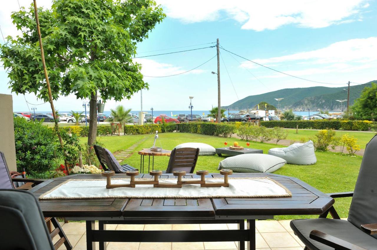 Seathon Seafront Beach Villa In Kalamitsi Екстер'єр фото
